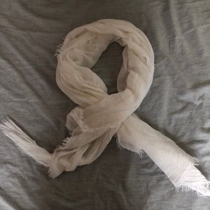WHITE SCARF